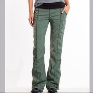 Lucy Green Women's Pants